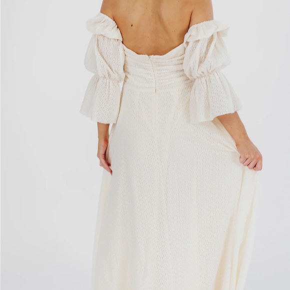 Corrine Tiered Sleeve Maxi Dress with Pockets in Ivory Cream- Bump Friendly - Picture 13 of 15